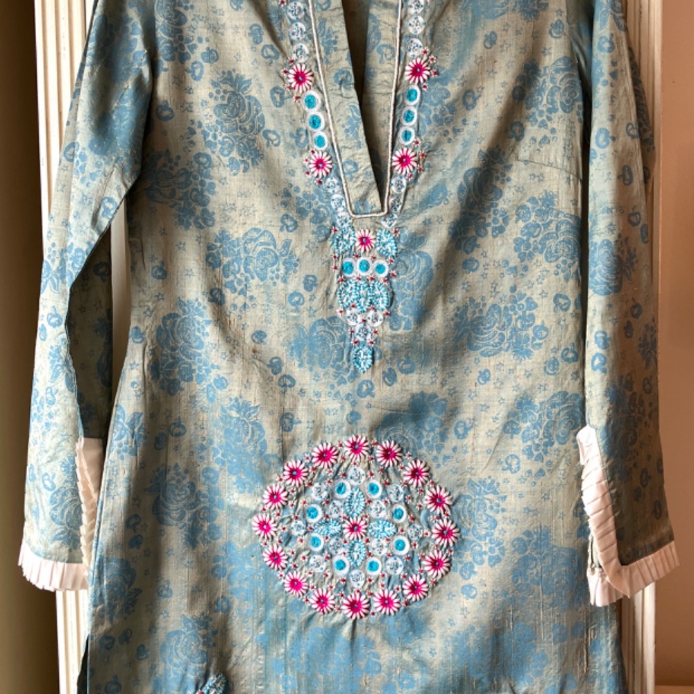 Stunning Raw Silk Brocade Hand Embroidered Indian Shirt-Very Good Condition